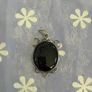 Exquisite Sunstone pendant dark blue/black